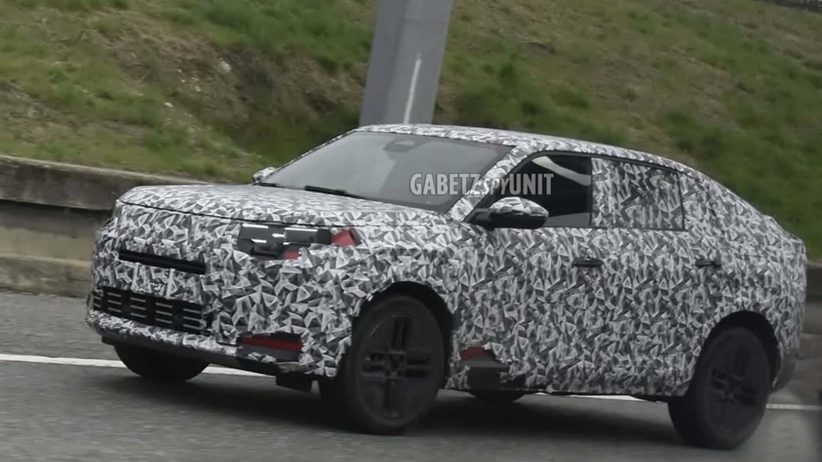 vazou esta e a primeira foto do novo fiat fastback 2027 sem camuflagem (5)