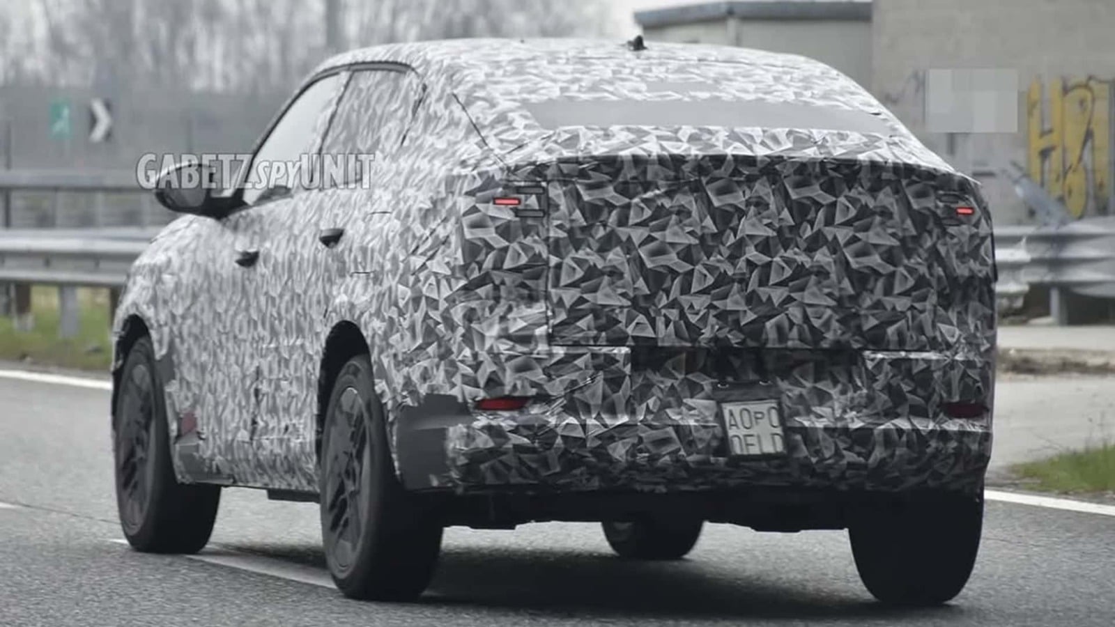 vazou esta e a primeira foto do novo fiat fastback 2027 sem camuflagem (4)