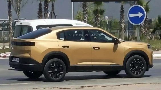 vazou esta e a primeira foto do novo fiat fastback 2027 sem camuflagem