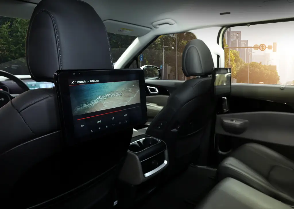 KIA Carnival 2027 híbrido 4