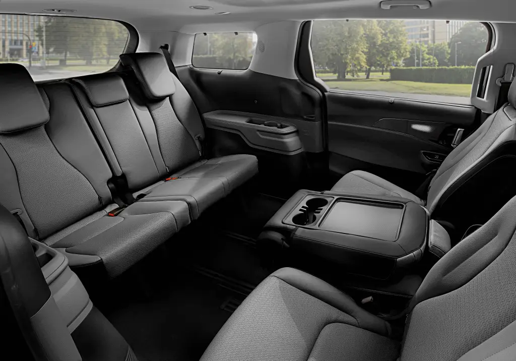 KIA Carnival 2027 híbrido 3