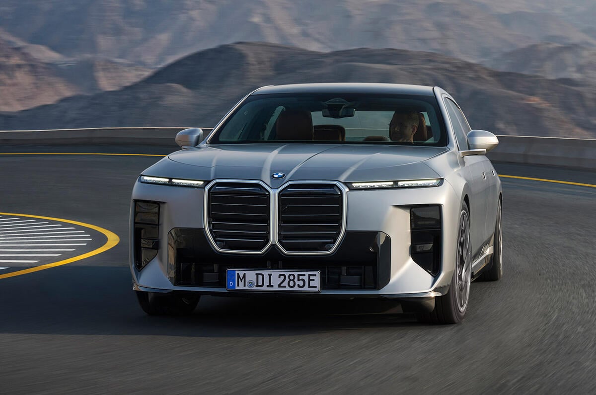 Novo BMW Série 7 adota visual Neue Klasse e amplia autonomia para 727 km