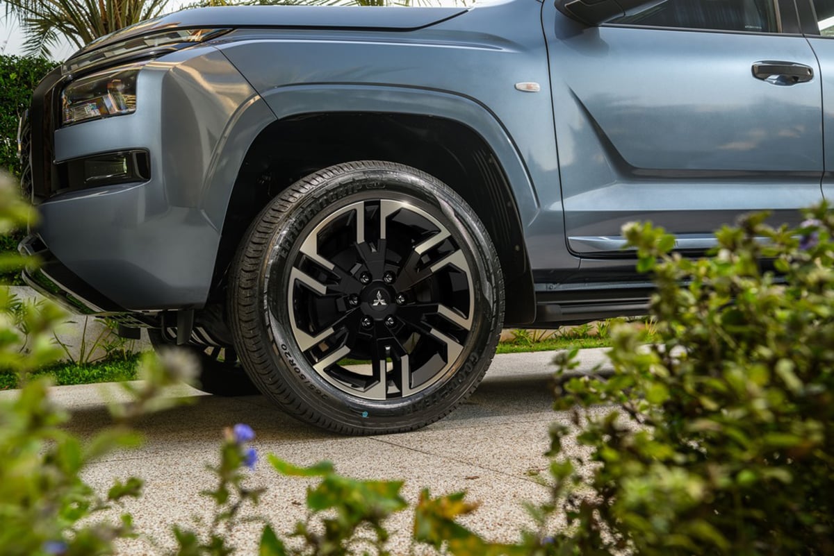 Mitsubishi Triton Tarmac 2027 Azul roda