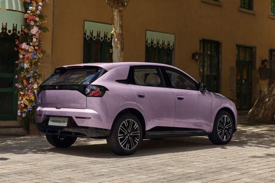 BAIC arcfox t1 roxo traseira parado