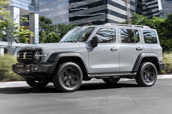 GWM Tank 300 é primeiro híbrido plug-in flex do mundo e chega ao Brasil hoje por R$ 342 mil