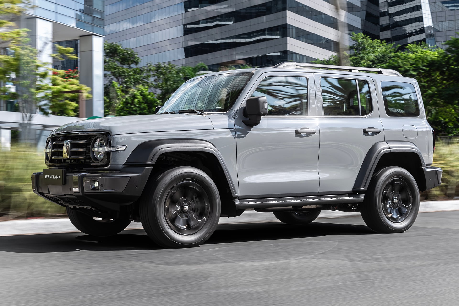 GWM Tank 300 é primeiro híbrido plug-in flex do mundo e chega ao Brasil hoje por R$ 342 mil