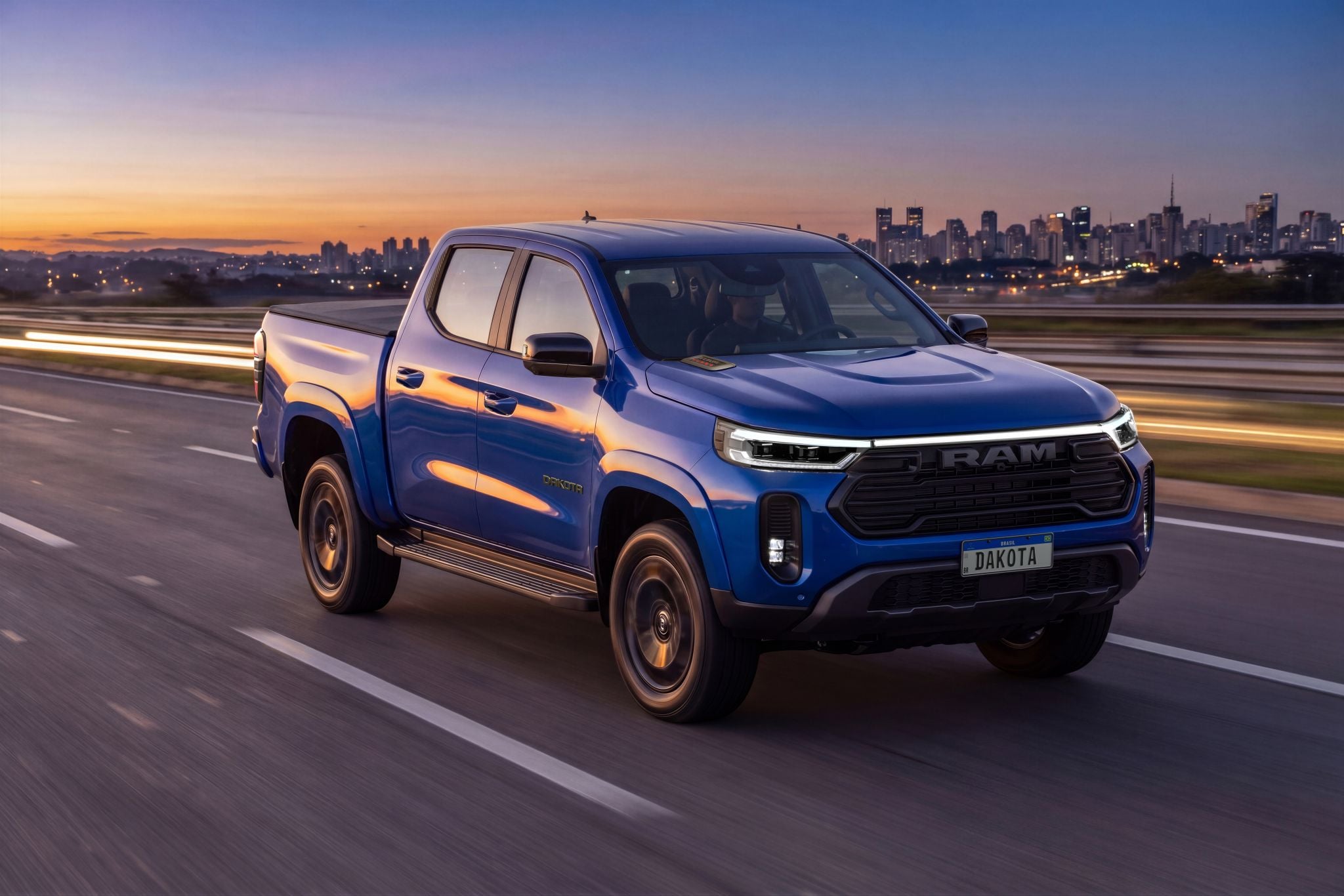 Ram Dakota ganha versão Laramie Night Edition para quem não curte cromados