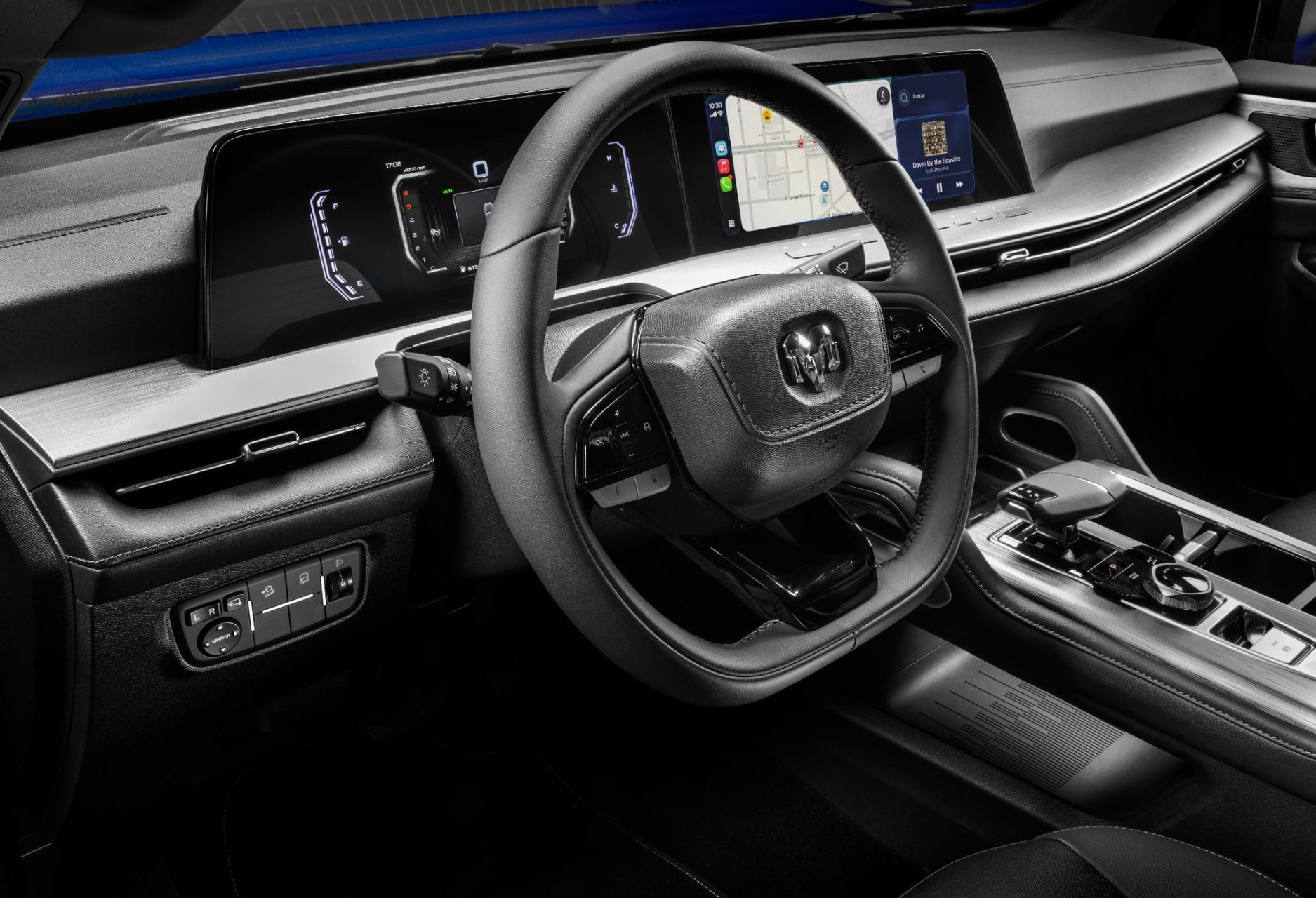Ram Dakota Laramie Night Edition interior painel