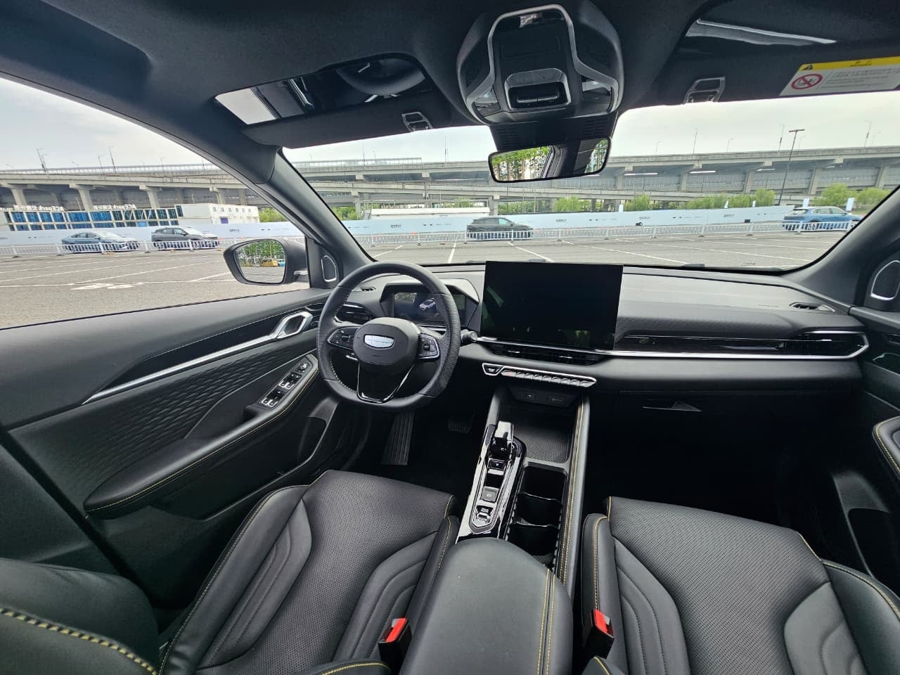 Geely Coolray interior painel