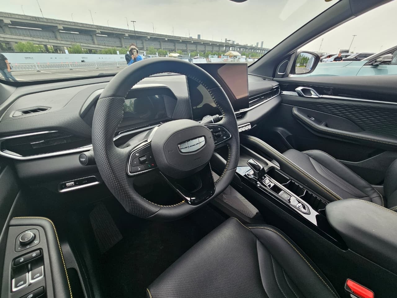 Geely Coolray interior painel (2)