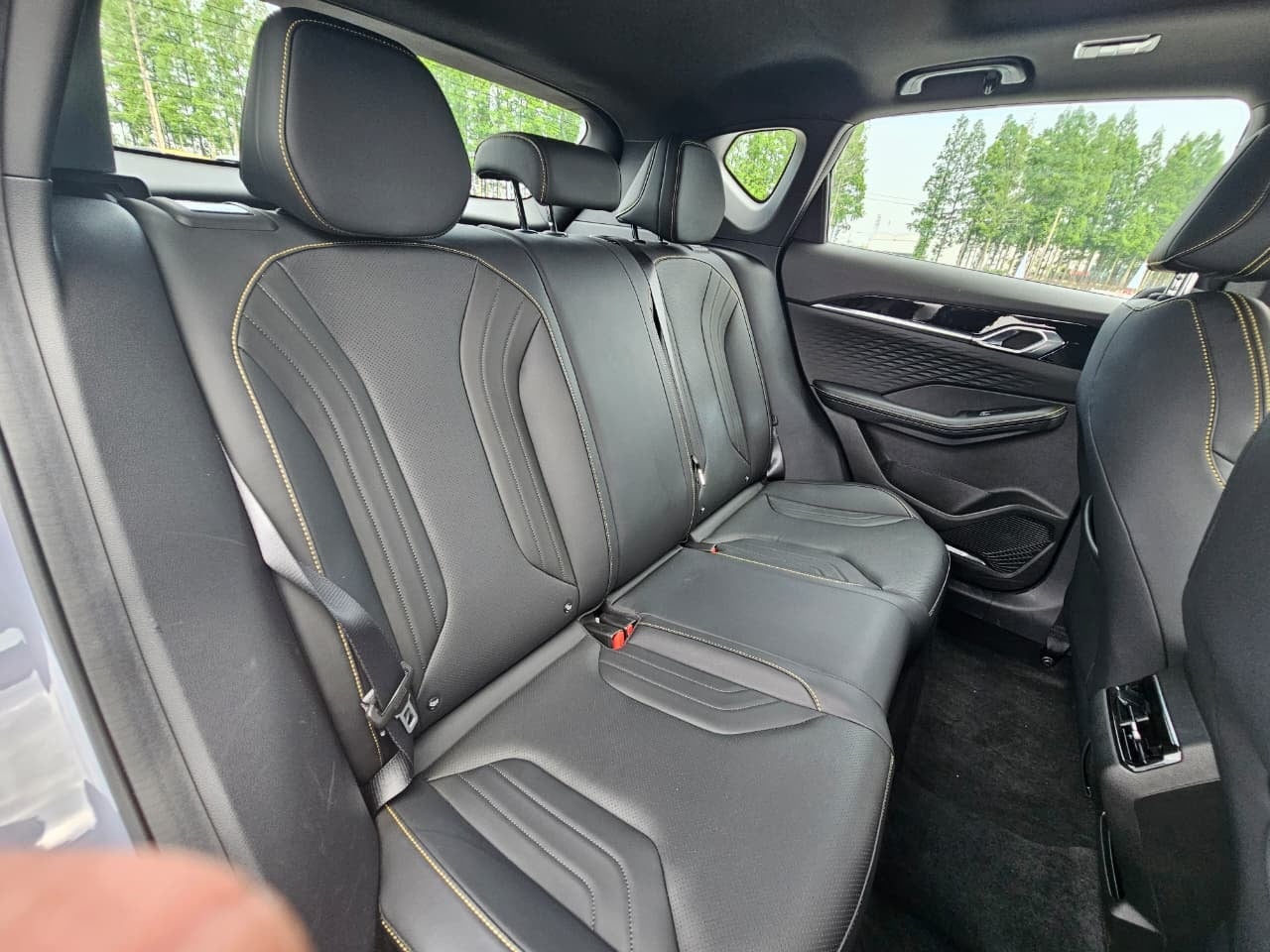 Geely Coolray interior banco traseiro