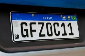 nova placa veícular brasil com estado e cidade