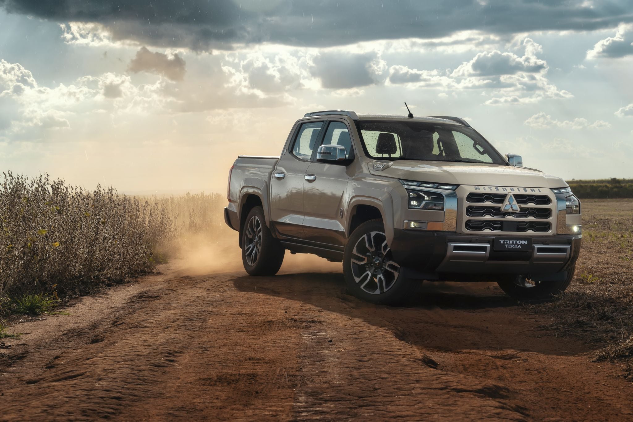 Mitsubishi Triton Terra (1)