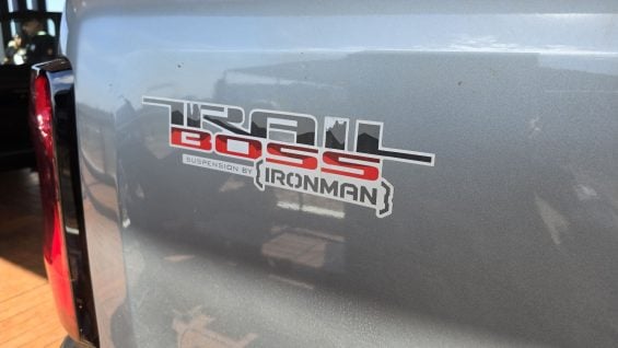 Chevrolet S10 2027 versão trailboss Agrishow adesivo suspensão ironman