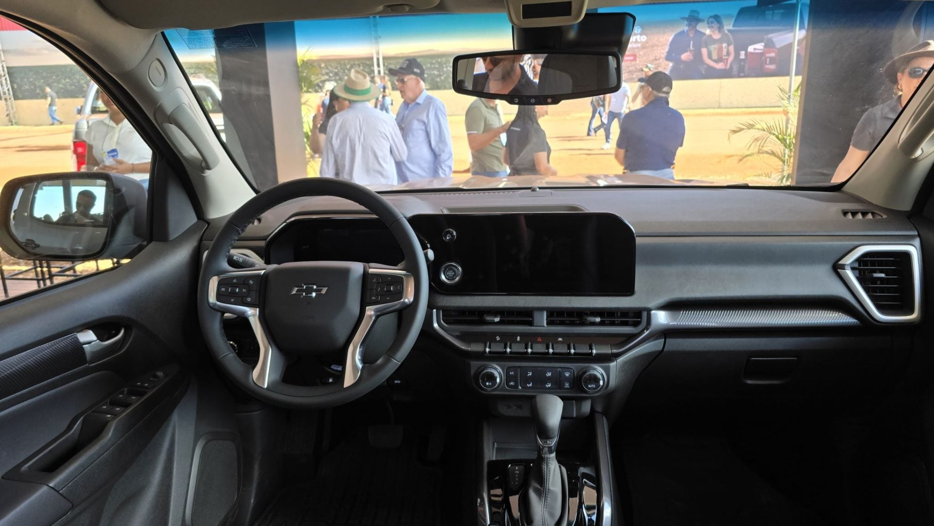 Chevrolet S10 2027 versão trailboss Agrishow interior