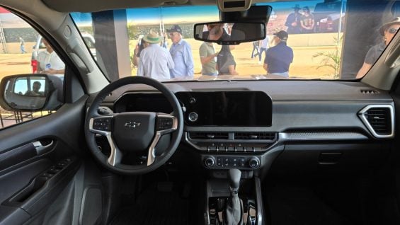 Chevrolet S10 2027 versão trailboss Agrishow interior