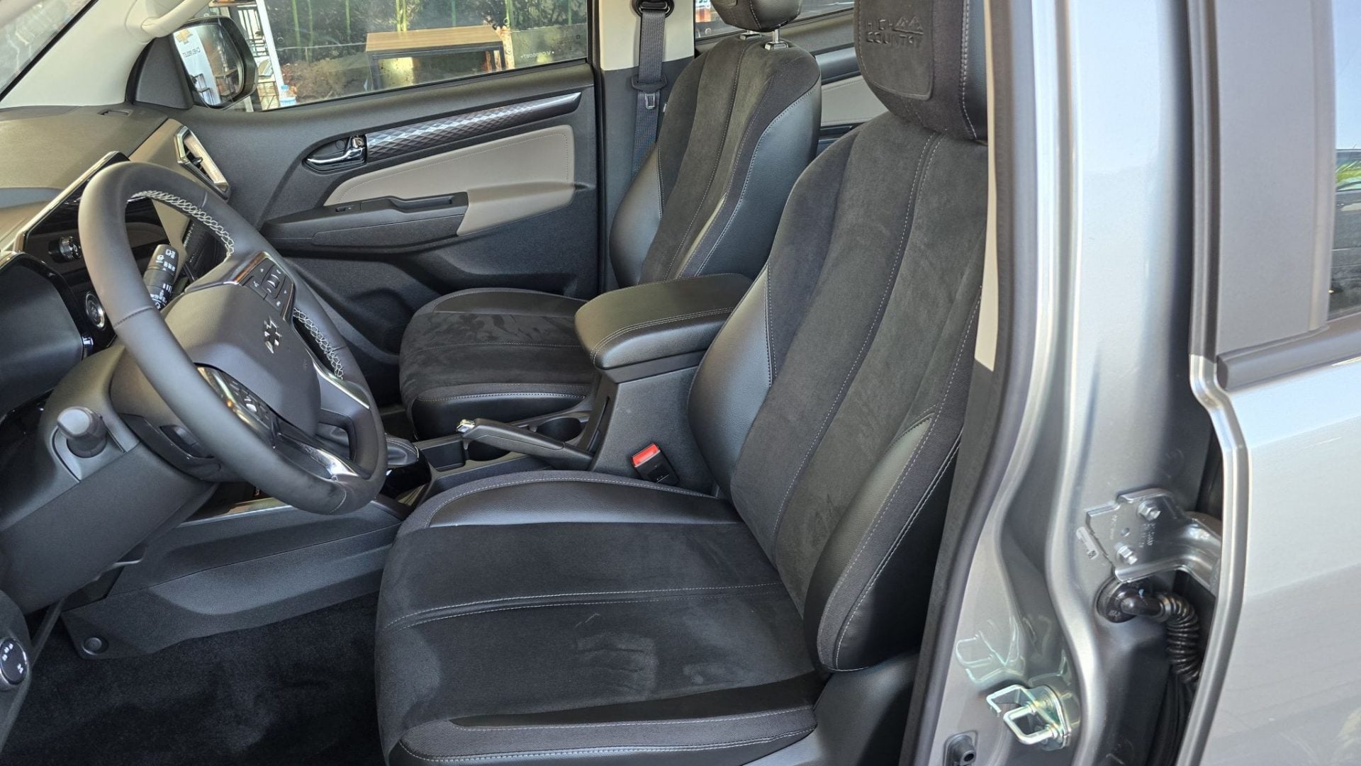 Chevrolet Trailblazer 2027 versão Midnight Agrishow interior e bancos