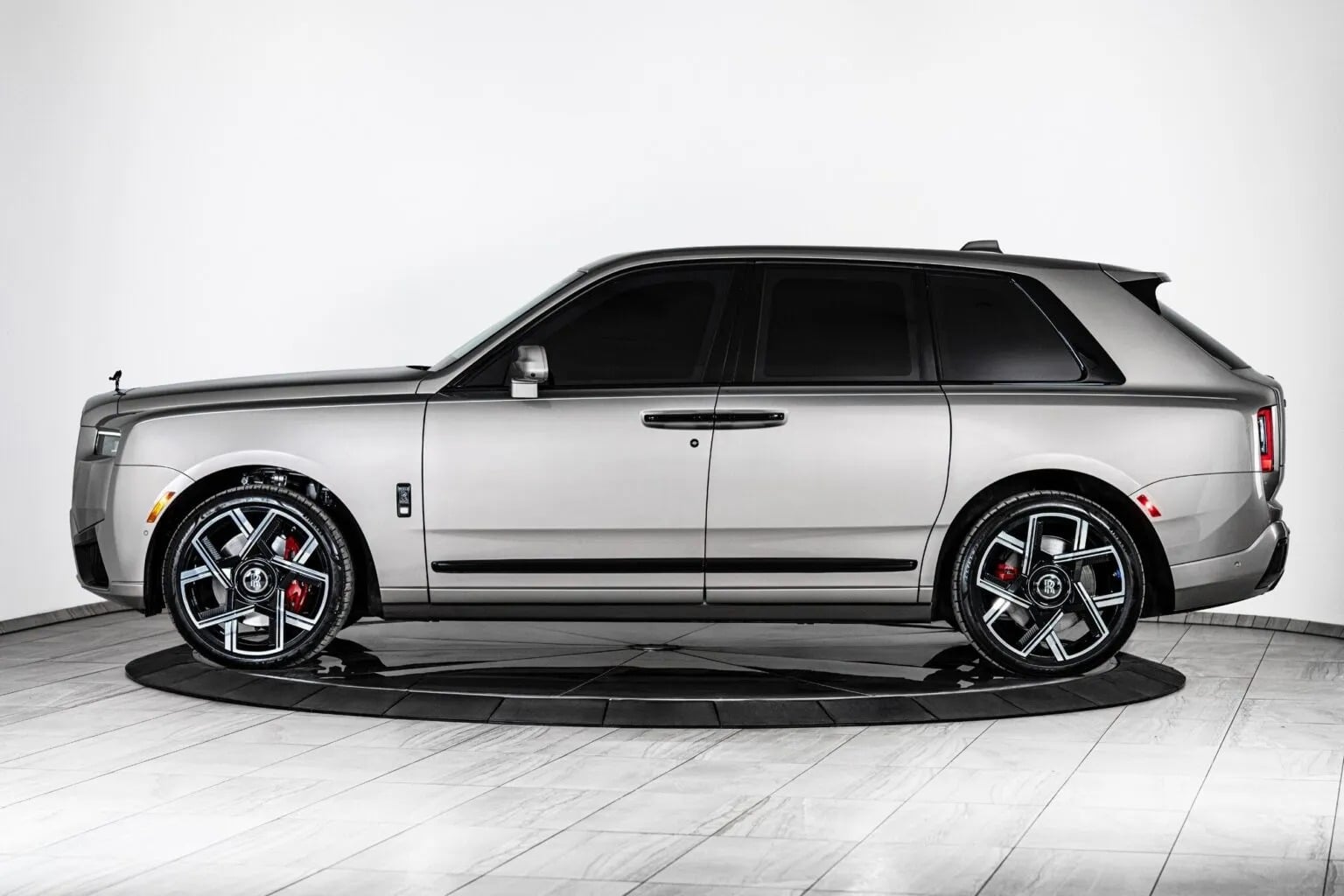 Inkas revela rolls royce cullinan com proteção militar e luxo preservado (22)