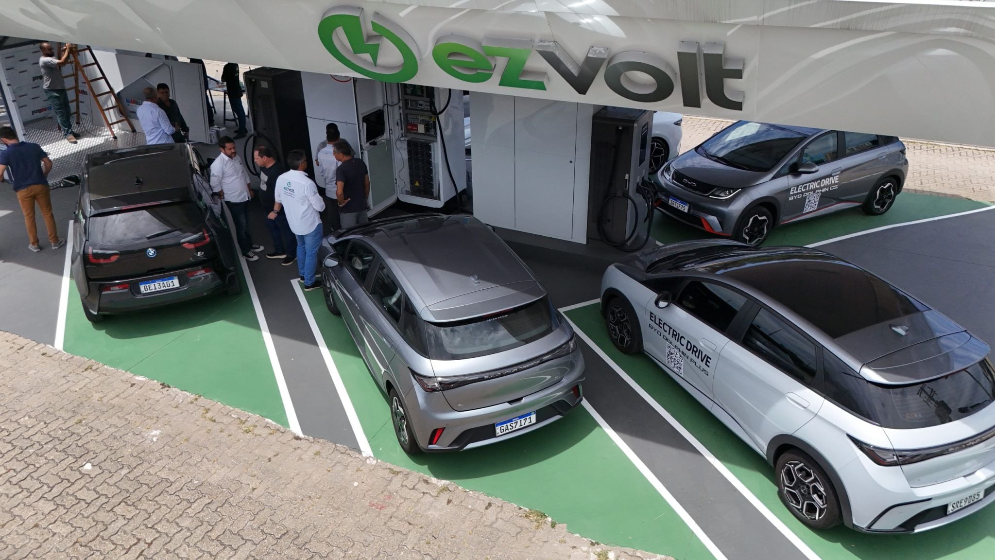 Carros elétricos caem no gosto dos assaltantes no Rio e viram até funk