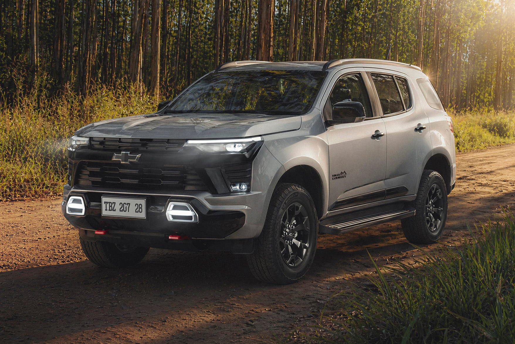 Chevrolet Trailblazer Midnight ganha suspensão off-road e foco no campo