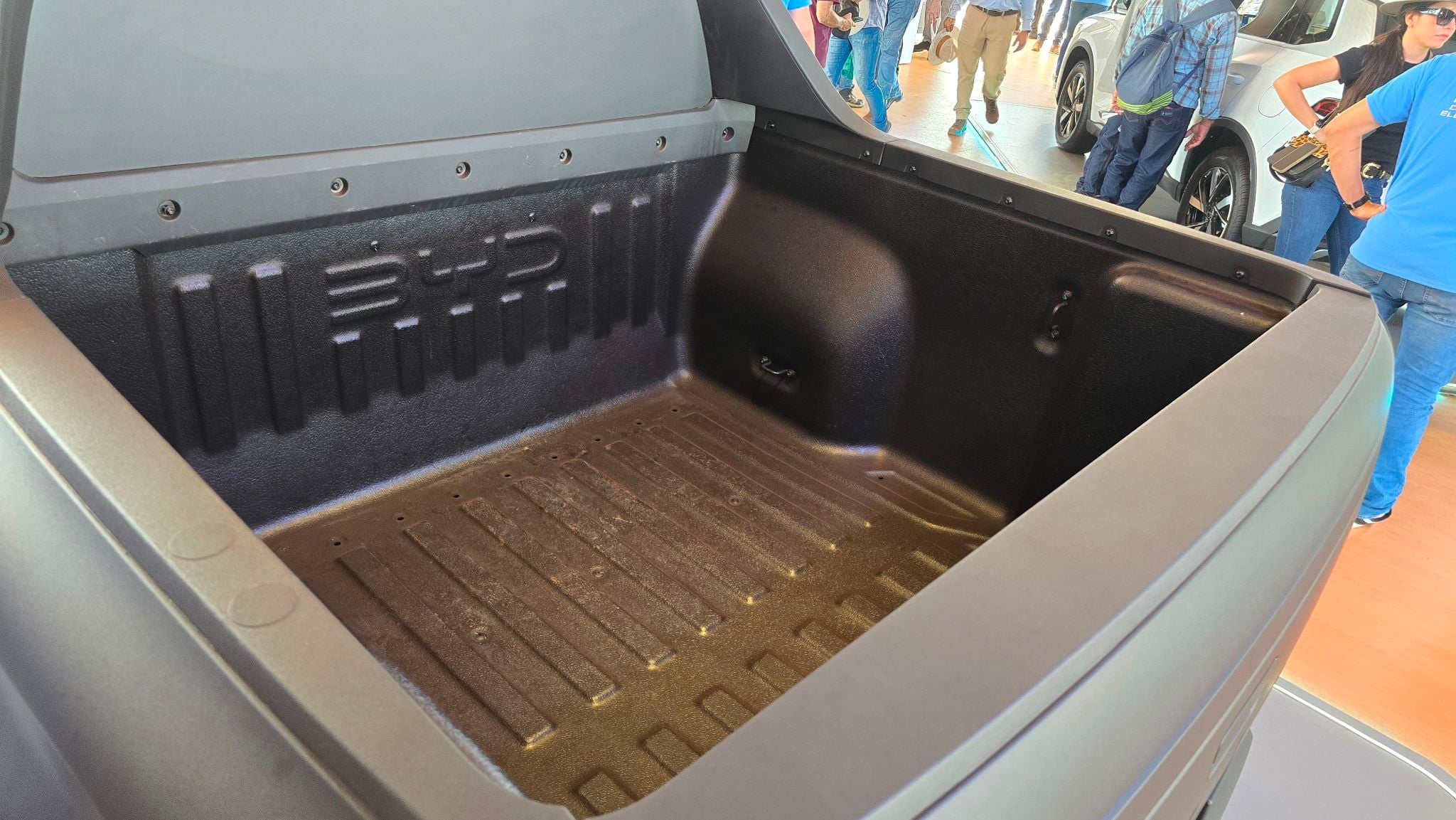 Protótipo camuflado da nova picape intermediária BYD Mako caçamba