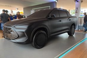 Protótipo camuflado da nova picape intermediária BYD Mako frente