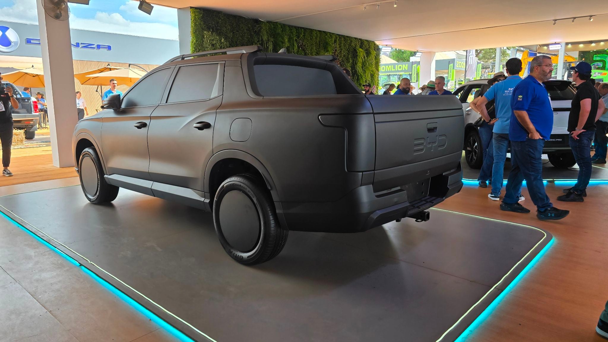 Protótipo camuflado da nova picape intermediária BYD Mako traseira