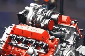Motor V8 GWM detalhe