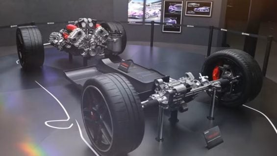 Chassi de supercarro com motor V8 GWM