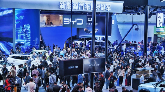 Salão de Pequim é o maior do mundo: aceitar os chineses já não é mais discussão