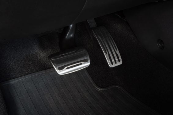 Chevrolet Sonic RS 2026 com acessórios pedaleira