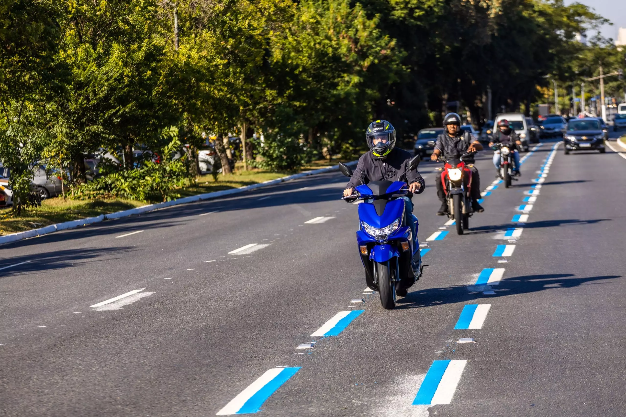 Lei quer expandir Faixa Azul de motos de SP para o resto do Brasil
