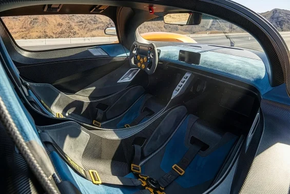Adamastor Furia interior 1