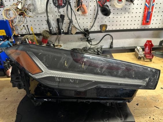 Farol amarelado em lamborghini urus gera polêmica e custo de R$ 34 mil (7)