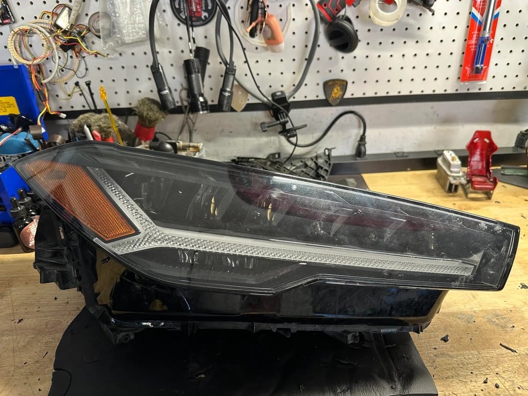 Farol amarelado em lamborghini urus gera polêmica e custo de R$ 34 mil (7)