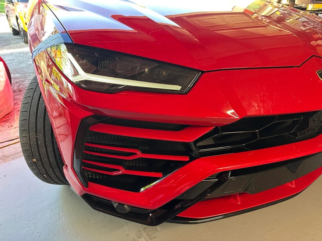 Farol amarelado em lamborghini urus gera polêmica e custo de R$ 34 mil (1)