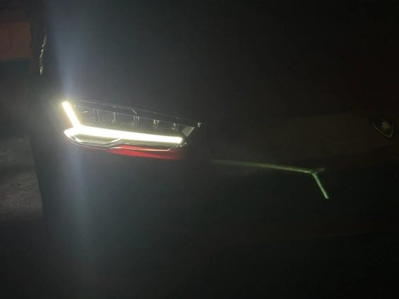 Farol amarelado em lamborghini urus gera polêmica e custo de R$ 34 mil (11)