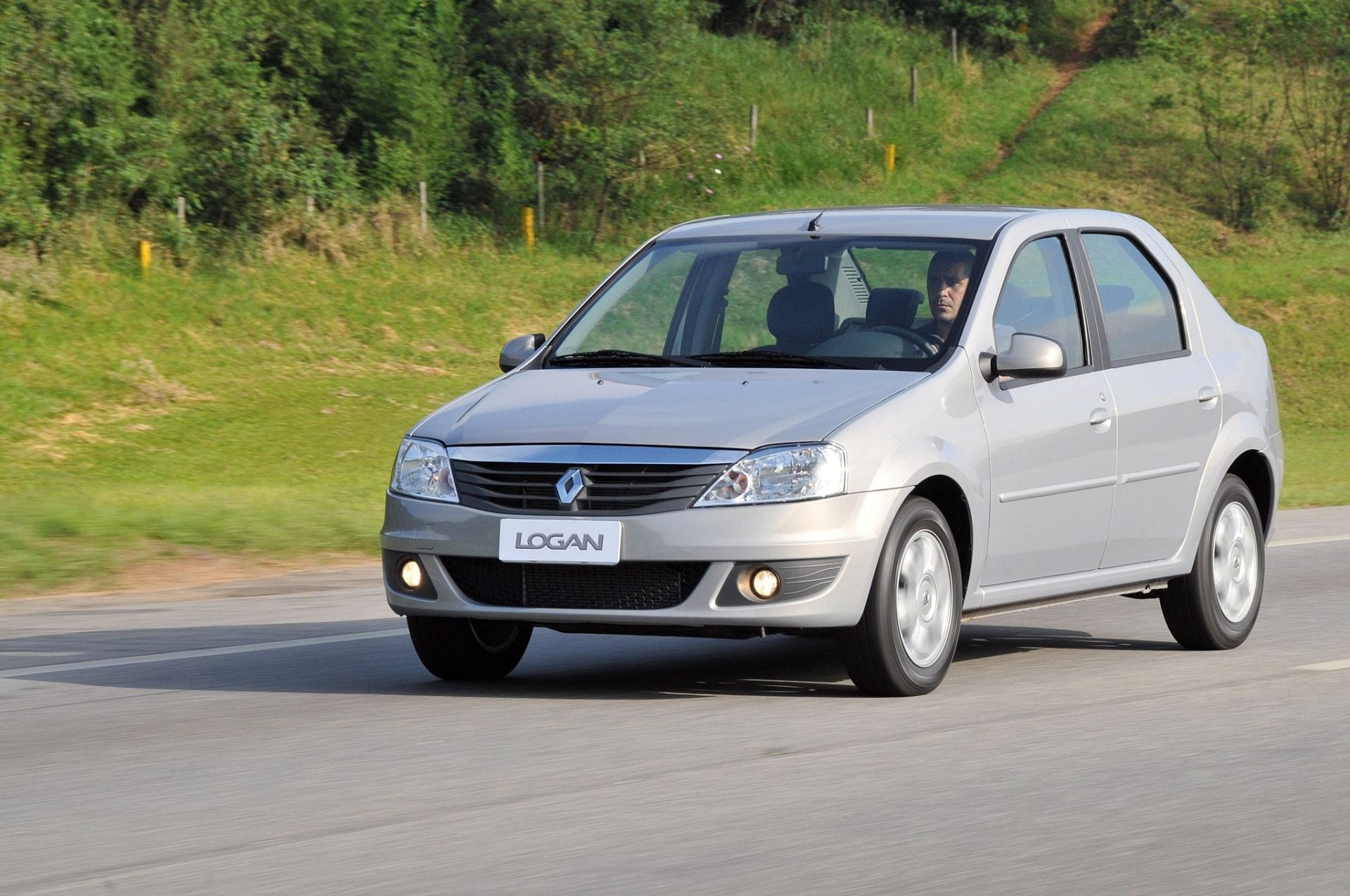 renault-logan-1.6-hiflex-1920x1275.jpeg