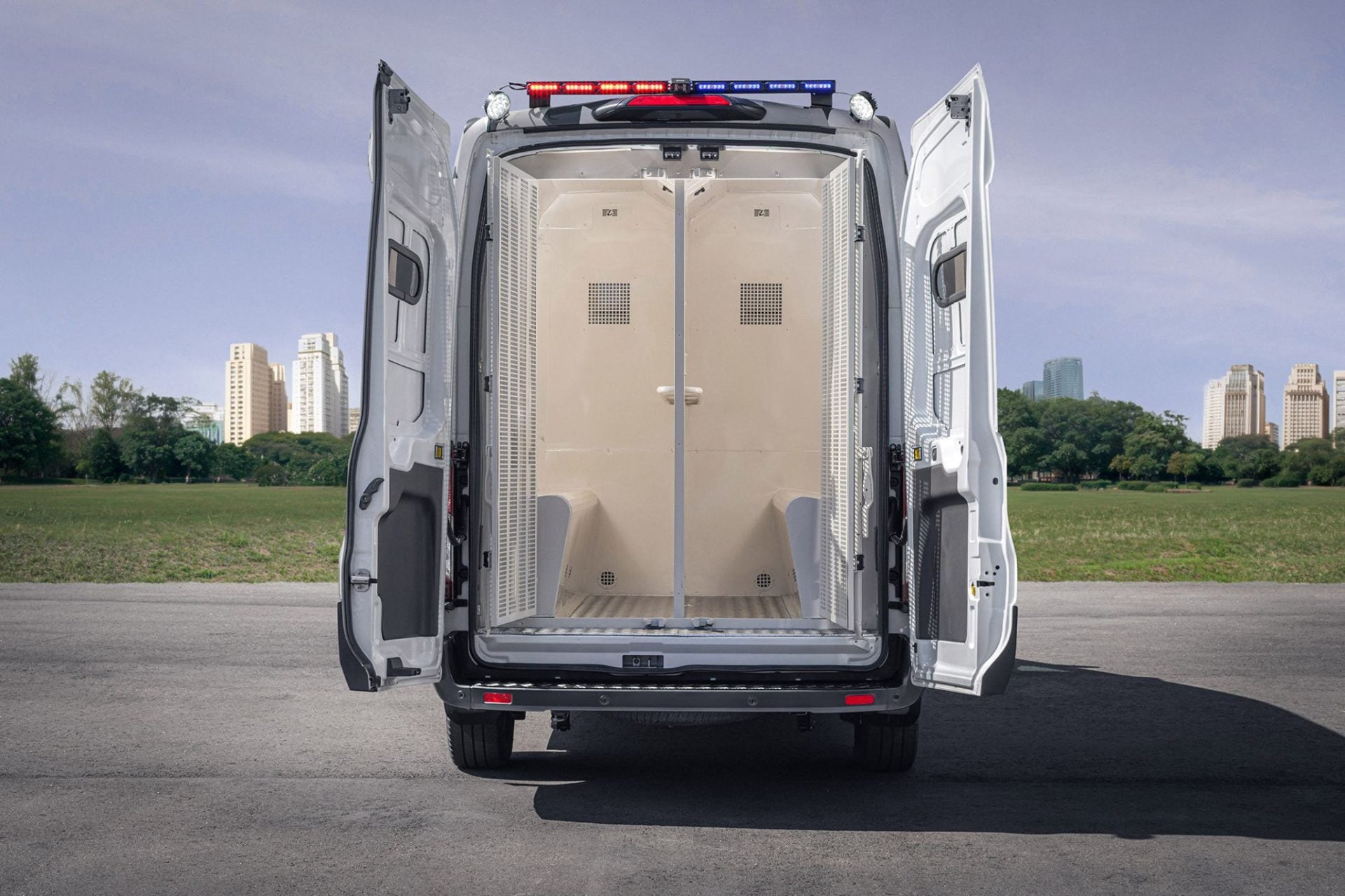 Policía Criminal de Ford Transit 2