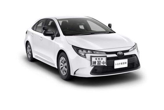 Toyota lança Corolla manual exclusivo para autoescolas no Japão (3)