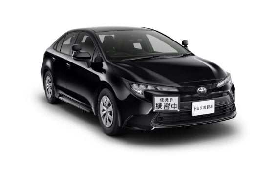 Toyota lança Corolla manual exclusivo para autoescolas no Japão (5)