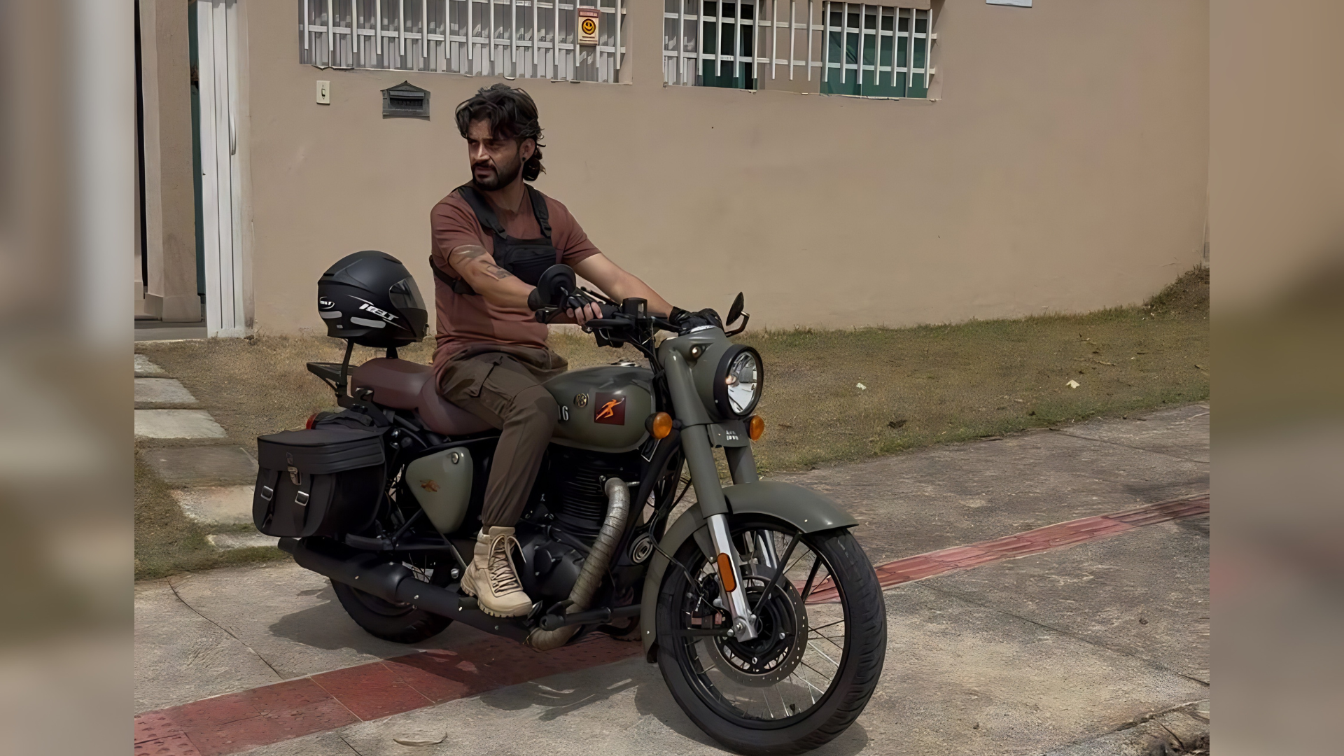 Leonardo Figueredo em sua Royal Enfield Classic 350 Acervo pessoal