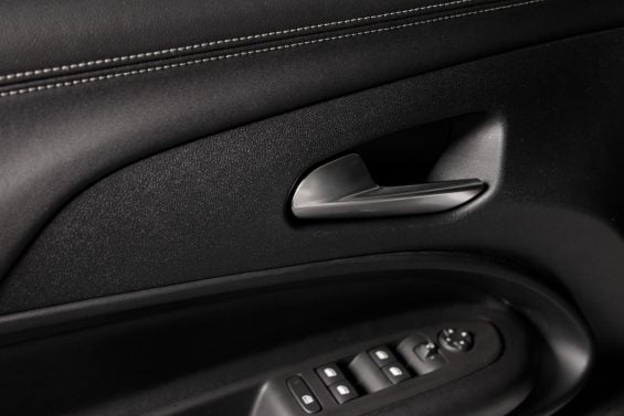 Interior Jeep Avenger nacional 9