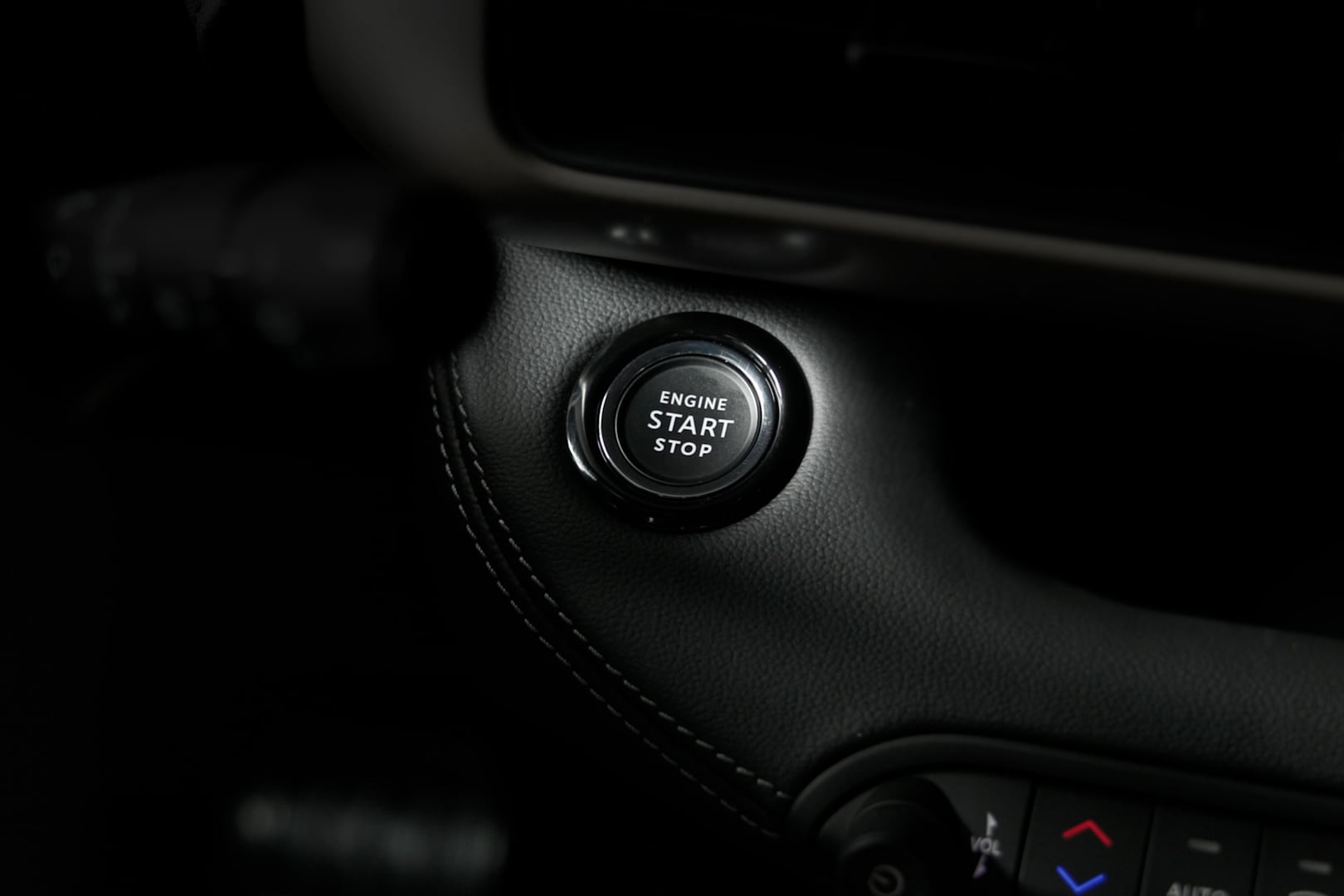 Interior Jeep Avenger nacional 4