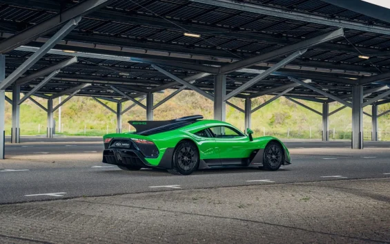Mercedes AMG one verde 2