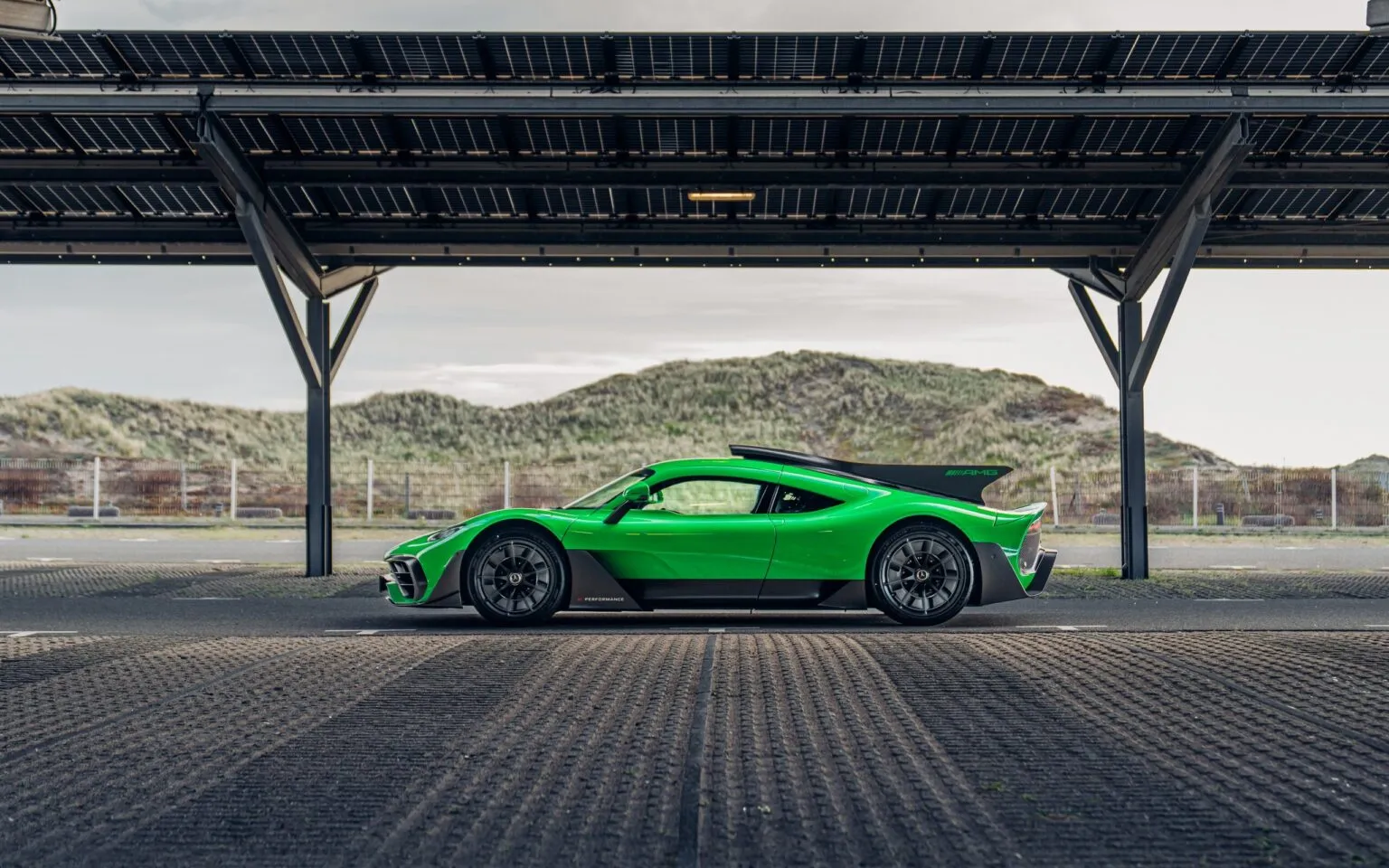 Mercedes AMG one verde 3