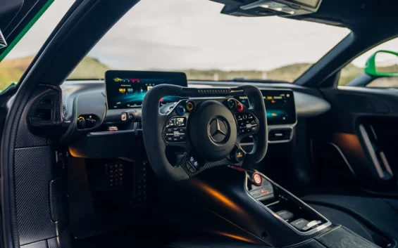 Mercedes AMG one verde 6