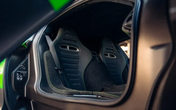 Mercedes AMG one verde 7