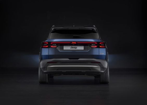 jeep compass e summit reserve traseira parado
