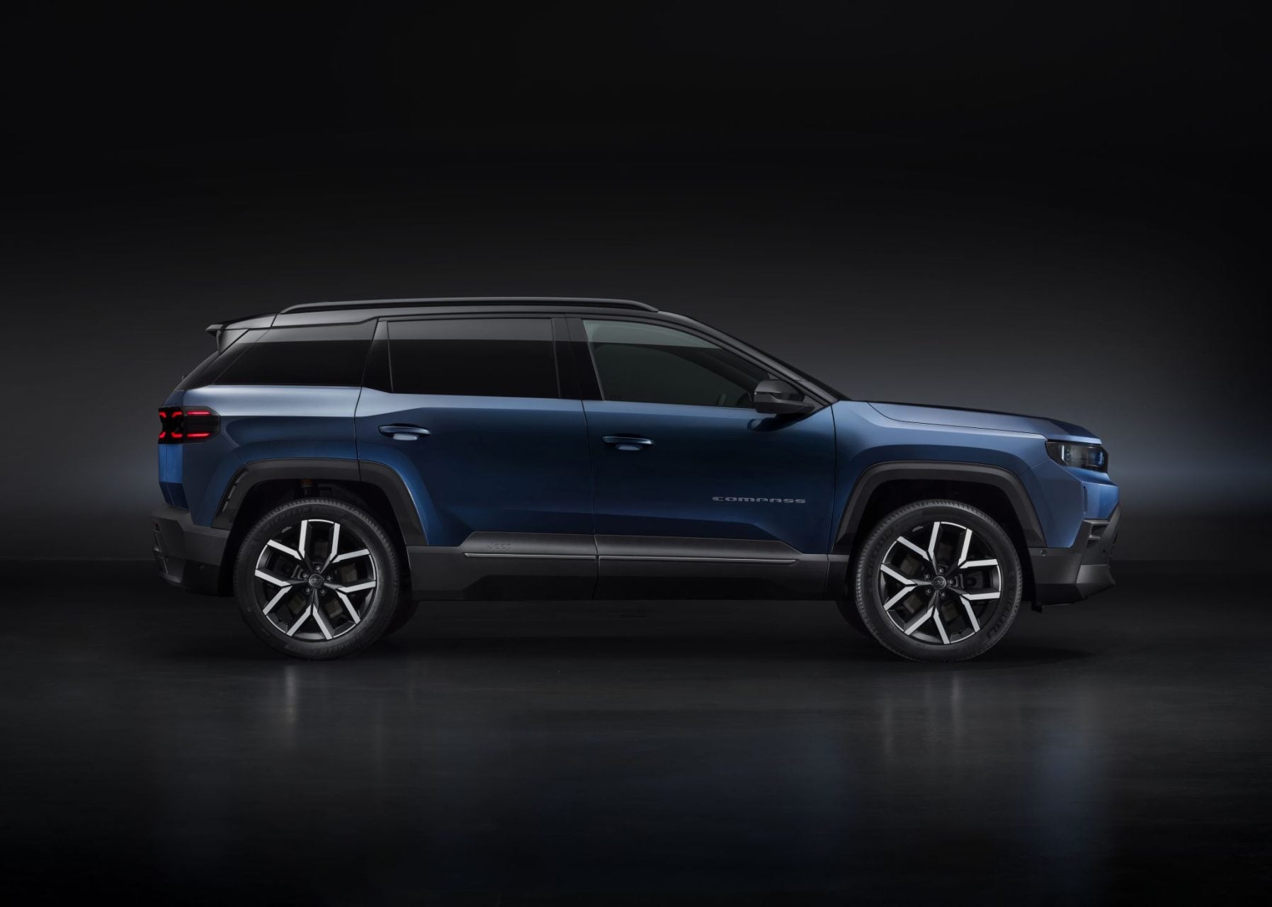 jeep compass e summit reserve lateral parado